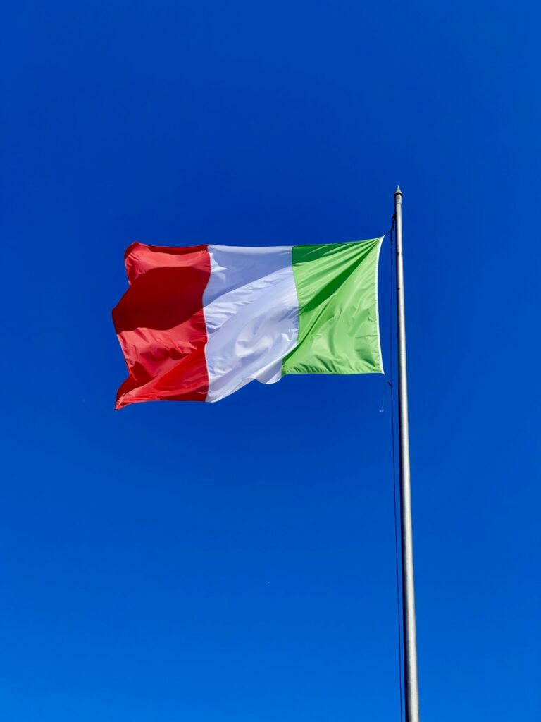 Azzurro e tricolore, Italian flag and blue sky